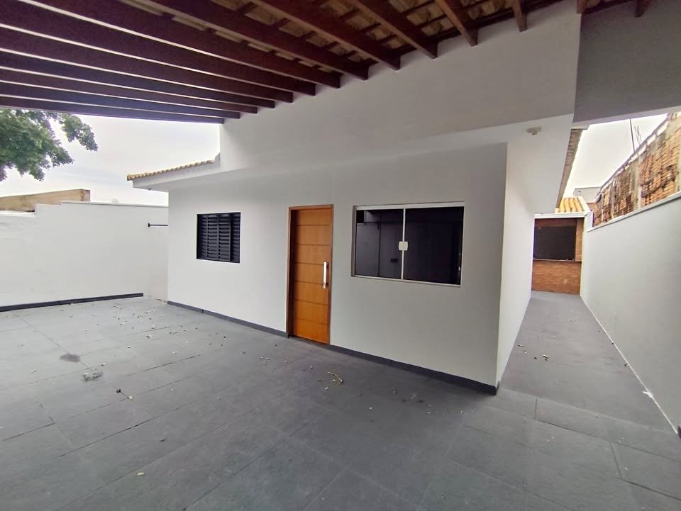 Casa  á Venda com Edícula e Garagem Coberta