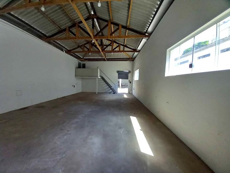 Barracão Comercial à Venda – Centro