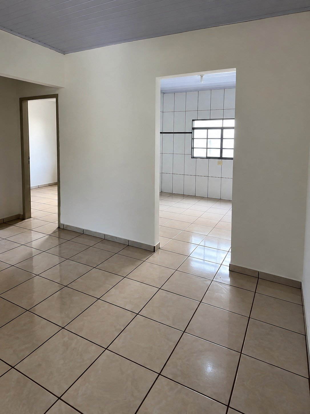CASA À VENDA COM EDICULA COMPLETA NO FUNDO – JARDIM TROPICAL